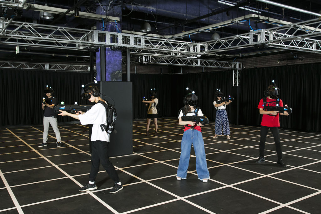 東京ジョイポリスで大人気の“歩ける”ホラーVRが示したものとは？──『ZERO LATENCY VR』考察＆開発者インタビュー_001