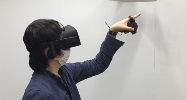 VR空間内で女の子に触れる!? 指の曲げ伸ばしも判別できる「Oculus Touch」はVRに没入できる魔法のコントローラーだった_008