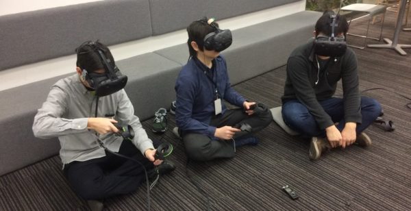 VR初日の出、VR福笑い、そしてVR食事!? すべてが仮想空間で完結する「VR新年会」を開いてみた_002