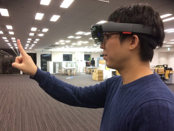 Microsoftが本気出して作ったお値段33万円のHMDをさっそく購入してみた【HoloLens体験レビュー】_012