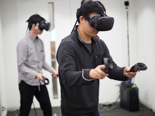VR初日の出、VR福笑い、そしてVR食事!? すべてが仮想空間で完結する「VR新年会」を開いてみた_015