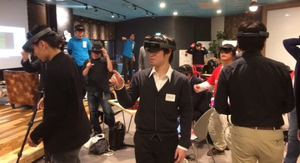 渋谷の一室にHoloLens80台が大集結！ 仮想空間を共有できるシェアリング機能にゲームの未来を見た_007