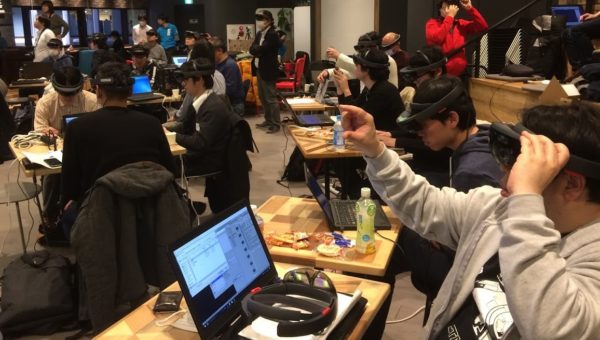 渋谷の一室にHoloLens80台が大集結！ 仮想空間を共有できるシェアリング機能にゲームの未来を見た_008
