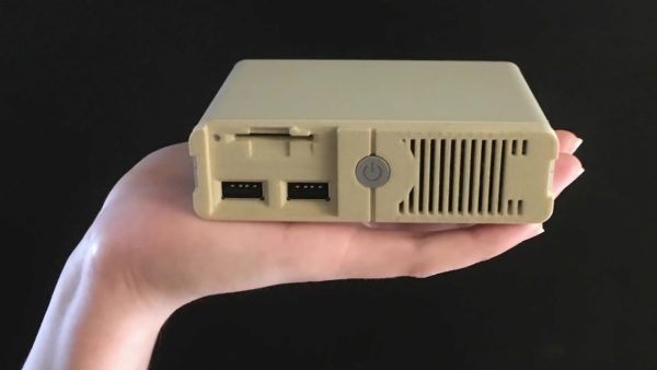 クラシックミニの波がPCにも。小型DOSゲーム機「PC Classic」正式発表、30種類以上のレトロゲームを収録予定_001