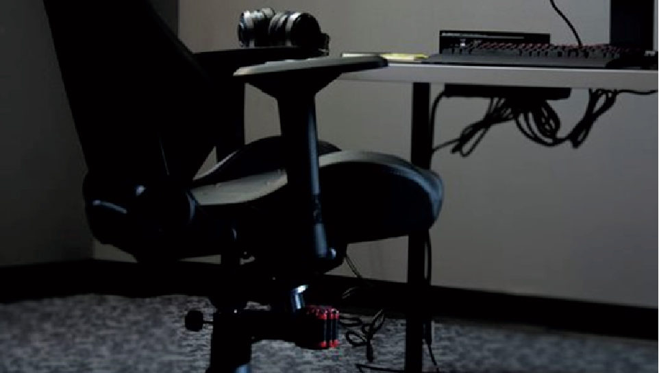 椅子に取り付ける周辺機器「ButtKicker Gamer2」が4月24日発売。騒音