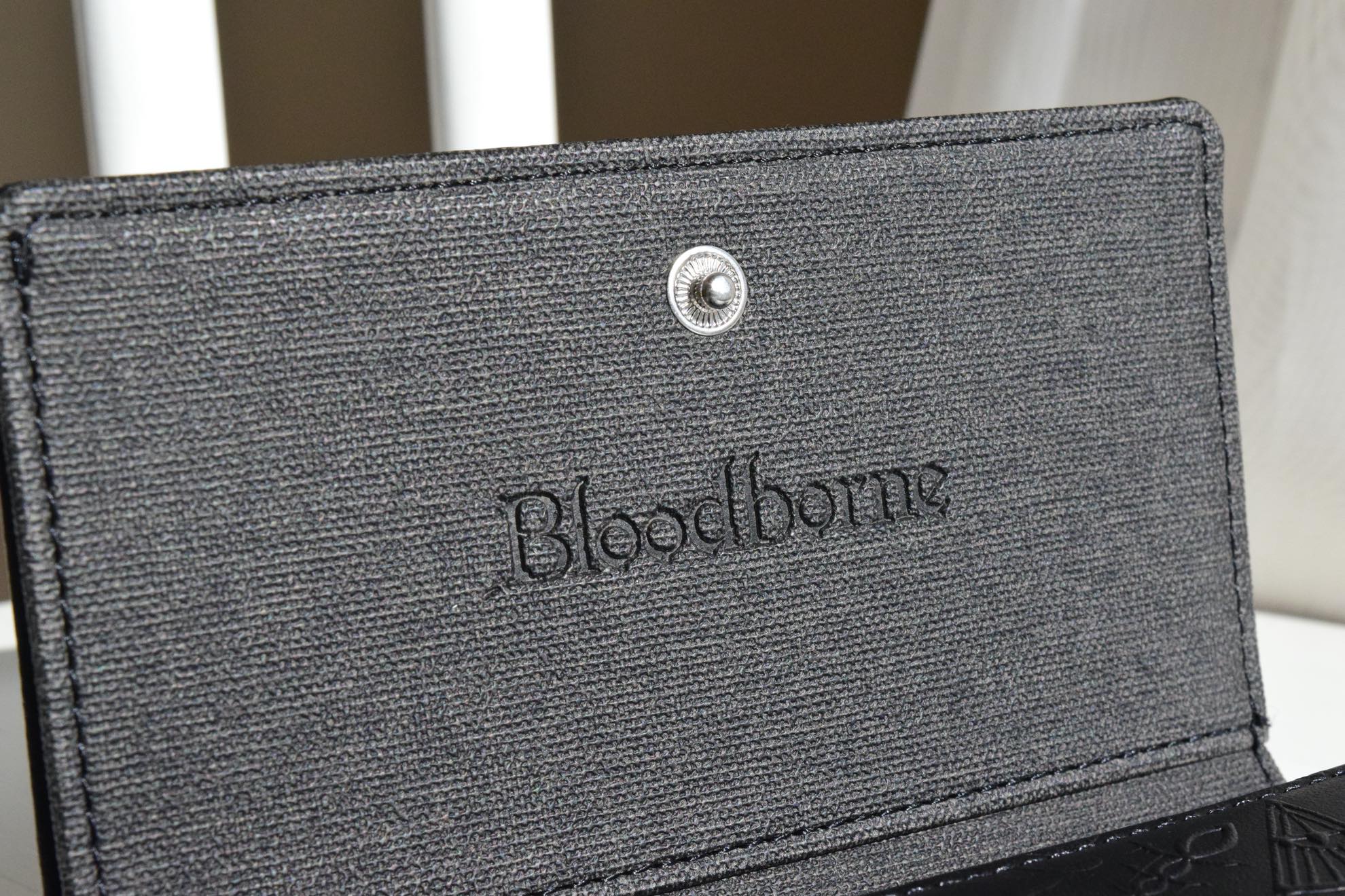 質感、収納力、カッコ良さ、全てを兼ね備える『Bloodborne（ブラッドボーン）』の三つ折り財布【普段使いしたいゲームグッズ】_007