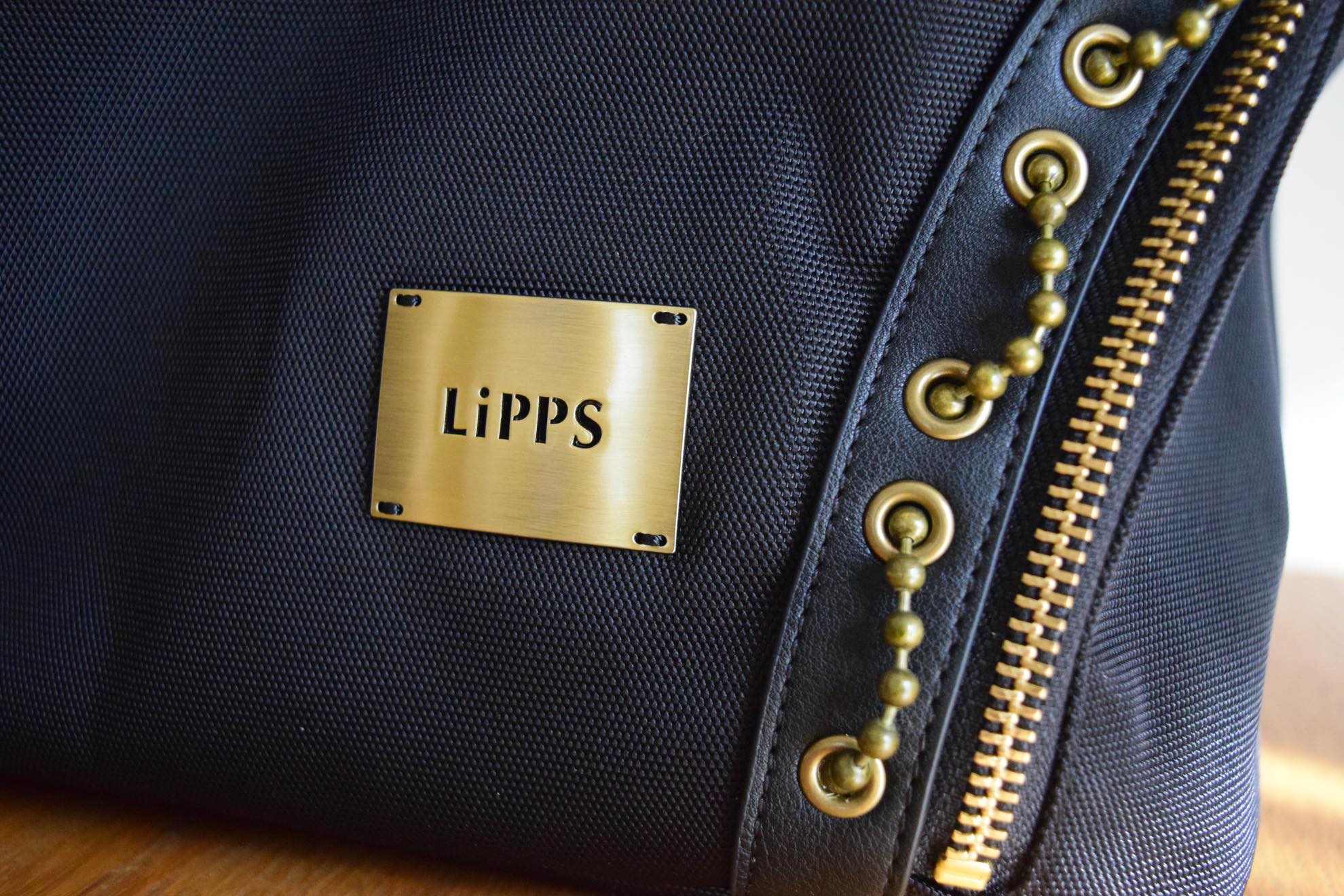 LiPPS『Tulip』の舞台がバッグの中に!? 上品でクールな「フレグランスオブナイト」なデザインのバックパック。『アイドルマスター シンデレラガールズ』の世界を持ち歩こう_004
