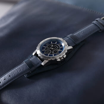 『バイオハザード』シリーズ25周年を記念した腕時計・バッグ・財布が受注生産限定で登場。ジル、レオン、ウェスカー、クリスのシリーズを代表する4人がモチーフに_001
