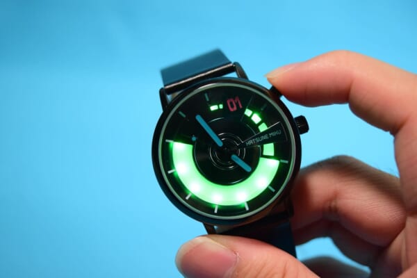 ミクグリーン×ブラックが目を引く！『初音ミク』の近未来的なイメージを取り入れたライト機能付き腕時計がカッコいい！_015