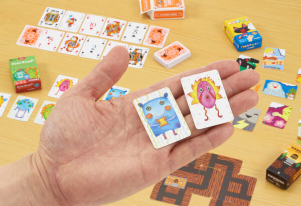 カードに描かれた謎生物の名前を付けるゲーム『ナンジャモンジャ』などすごろくやの人気カードゲーム4種がガチャガチャになって登場_008