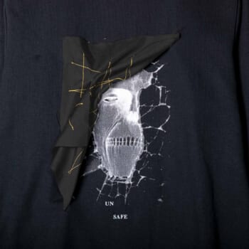 『進撃の巨人』から背骨のプリントパーカーや前面にエレンのビジュアルを広げたTシャツなどのアパレルコレクションが販売中_007