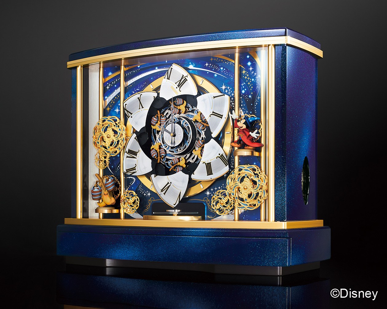 ディズニー映画『ファンタジア』のからくり時計が登場。5台限定で1100万円